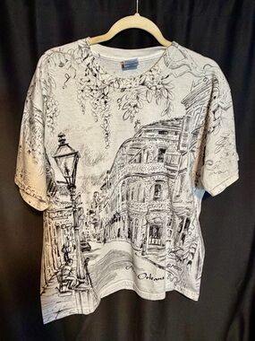 New Orleans, Black & White Short-Sleeve T-Shirt, Size L